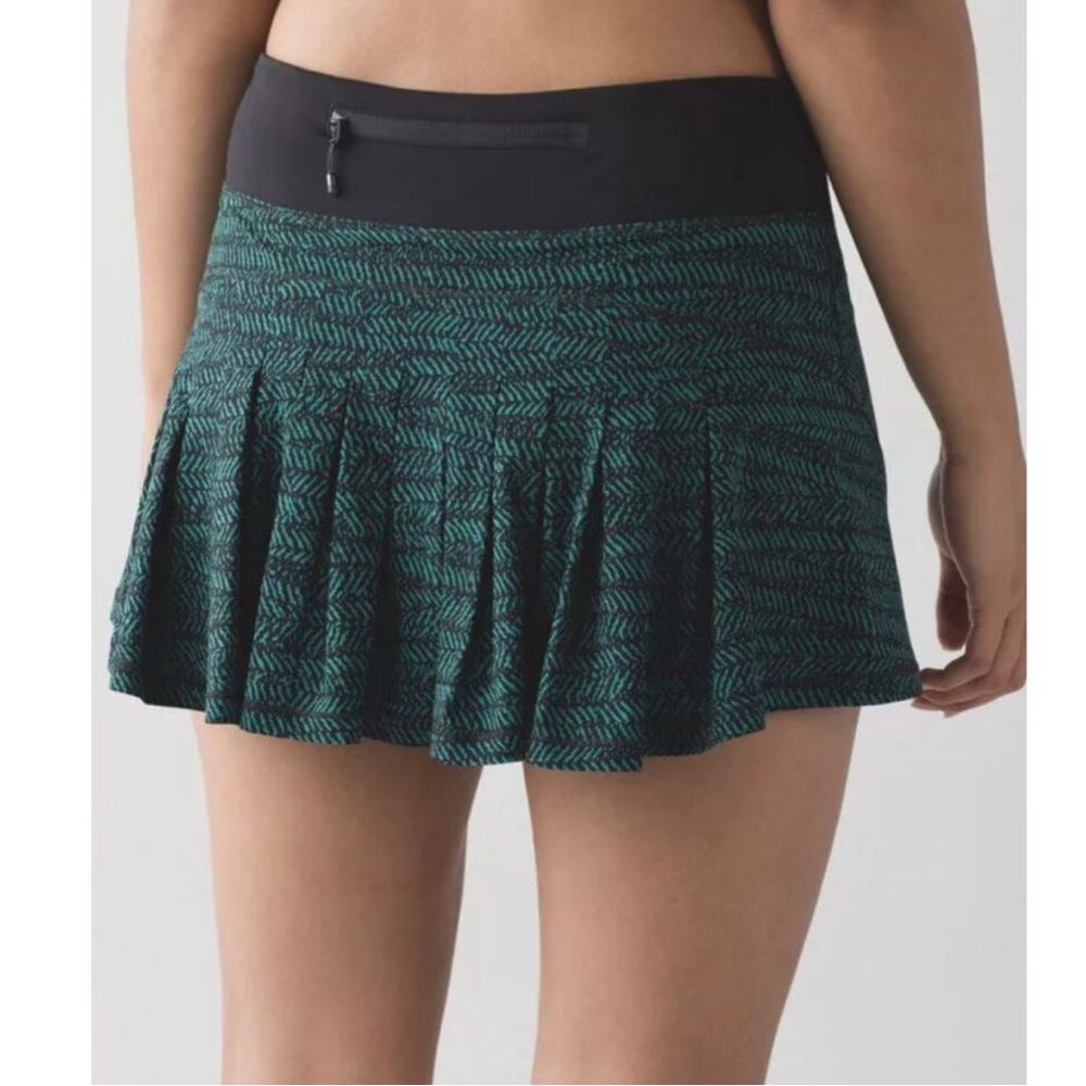 Lululemon Black and Green Women's Tennis Skirt